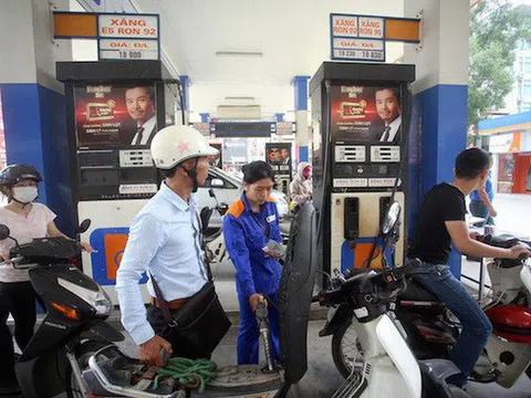 Ngay ngày đầu năm mới 2019, xăng dầu đồng loạt giảm giá