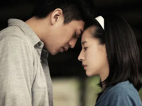 Tỉnh dậy lúc nửa đêm, tôi bàng hoàng trước những hình ảnh trong điện thoại chồng