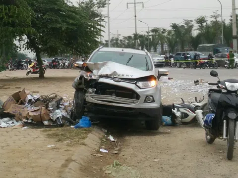 Nóng: Lại 1 xe điên đâm liên hoàn ở vòng xuyến Hà Nội khiến 2 người tử vong
