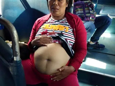 Tài xế xe buýt bị một \'nữ quái\' giả mang thai sắp sinh để lừa tiền 