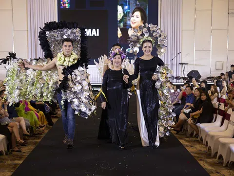Trăm hoa ngàn sắc trên tà áo dài tại đêm bế mạc `Triển lãm hoa quốc tế Việt Nam 2019`