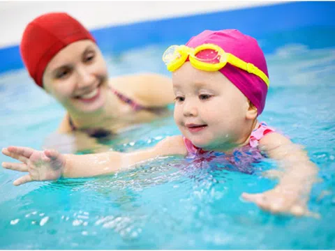 8 cách giúp trẻ yêu thích bơi lội có thể bạn chưa biết