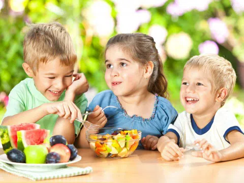 Bí quyết giúp trẻ hình thành thói quen ăn uống lành mạnh