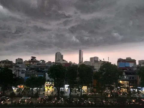 Bắc bộ: Ban ngày nắng nóng, chiều và tối nay có mưa dông