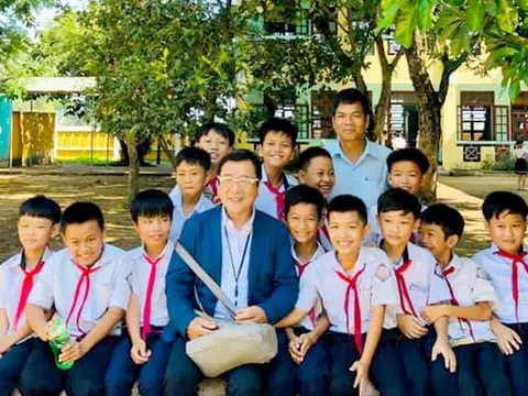 Ông bố Nhật xây trường cho trẻ Việt theo di nguyện của con gái