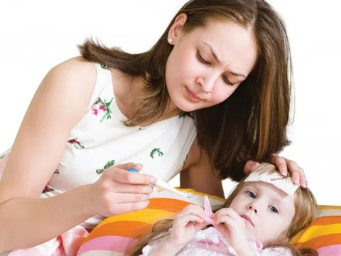 Cách xử trí tại nhà khi trẻ bị sốt virus giúp bé nhanh hồi phục