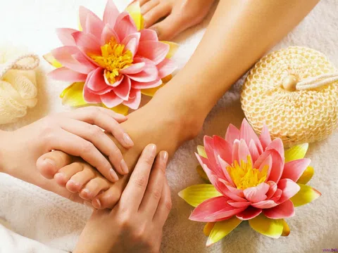 Học cách massage bàn chân giảm đau cơ thể