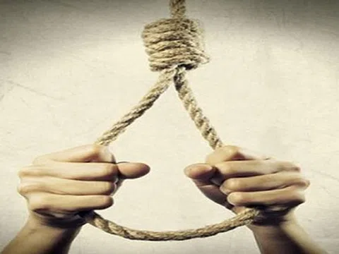 Vợ bàng hoàng phát hiện chồng t.ử v.o.n.g trong tư thế treo cổ