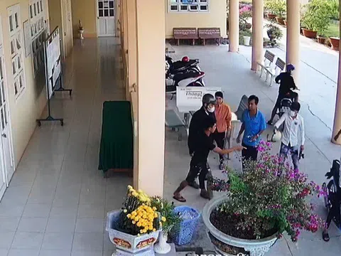 Làm rõ vụ côn đồ mang hung khí xông vào trường học đánh đập dã man 3 nam sinh