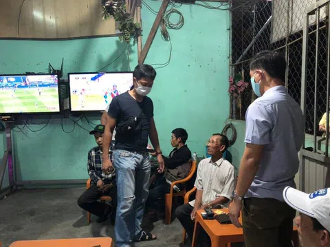 Hé lộ chuyên án phá đường dây cá độ bóng đá hàng trăm nghìn đô, bắt giữ 5 đối tượng