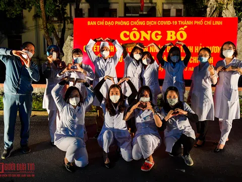 Người dân Hải Dương ăn mừng dỡ bỏ cách ly