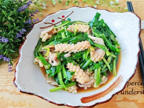 Mực xào lá hẹ thơm ngon, giòn sần sật, ai ăn cũng thích