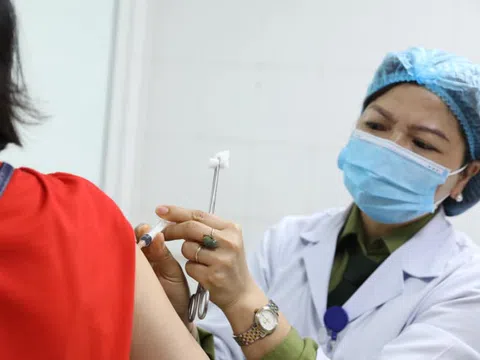 26 người tiêm thử nghiệm mũi 2 giai đoạn 2 vắc xin phòng COVID-19 Nano Covax của Việt Nam