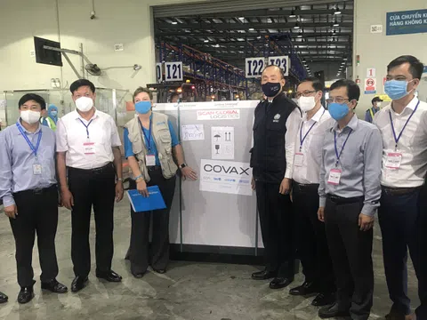 811.200 liều vắc xin phòng COVID-19 của COVAX đã về đến Việt Nam