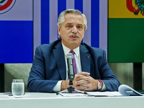 Argentina: Tổng thống Alberto Fernandez dương tính SARS-CoV-2 dù đã tiêm vaccine