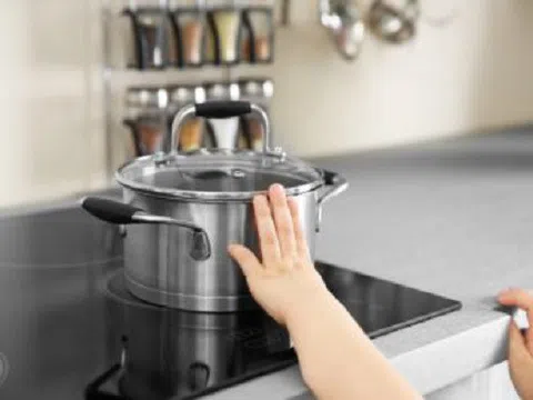 Bé 6 tuổi bỏng nước sôi, mẹ làm 2 việc cứu bé khỏi nguy hiểm khiến bác sĩ khâm phục