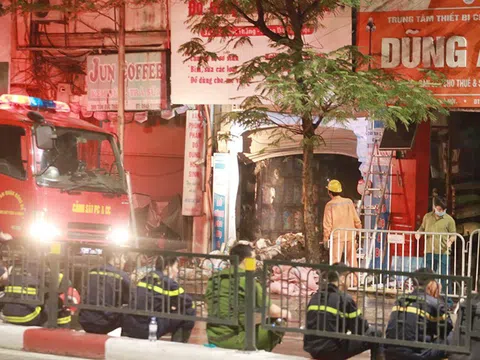 Hà Nội: Cửa hàng đồ sơ sinh bốc cháy lúc rạng sáng, 4 người đã  tử vong