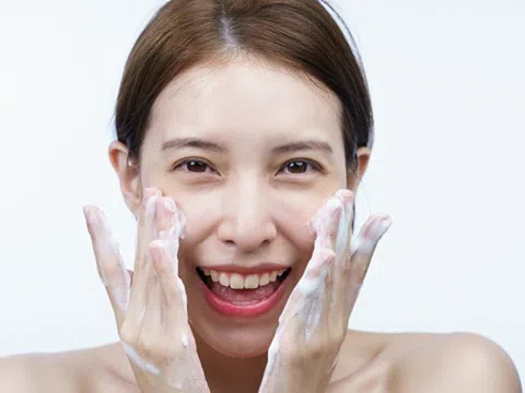6 mẹo rửa mặt giúp da sạch mịn của phụ nữ Nhật