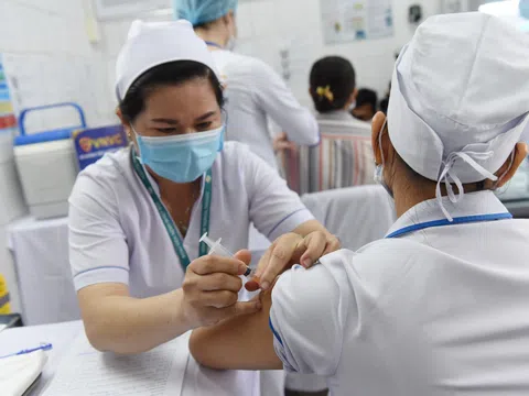 Trên 58.000 người Việt Nam tiêm vắc xin COVID-19; 8 tỉnh đã xong đợt 1