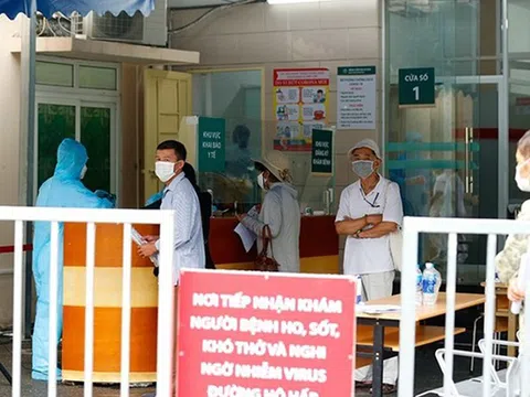 Gần 200 cán bộ, nhân viên y tế bệnh viện Bạch Mai nghỉ việc