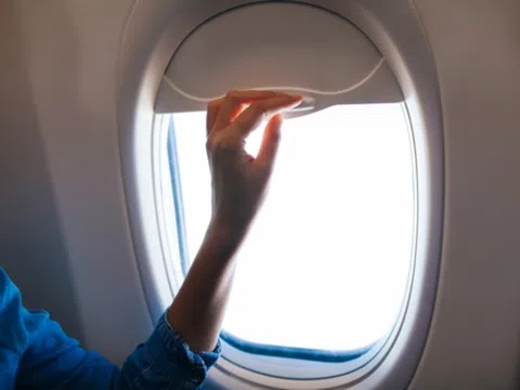 Tiếp viên hàng không tiết lộ chỗ bẩn nhất trên máy bay