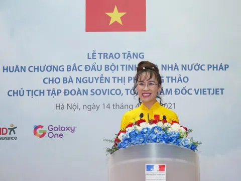 Tỷ phú Nguyễn Thị Phương Thảo nhận Huân chương Bắc đẩu bội tinh