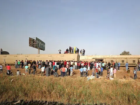 Ai Cập: Tàu hỏa bị trật khỏi đường ray, hơn 100 người thương vong