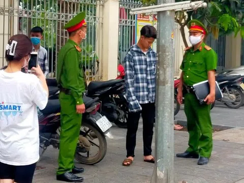Không đeo khẩu trang nơi công cộng, 2 thanh niên Hà Nội bị phạt 4 triệu đồng