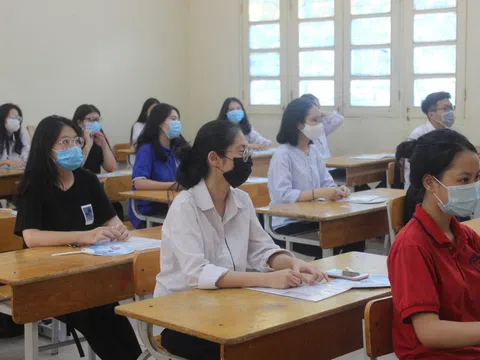 Sáng nay (12/6), hơn 93.000 sĩ tử bước vào kỳ thi tuyển sinh lớp 10 tại Hà Nội