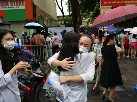 Kết thúc kỳ thi lớp 10 THPT tại Hà Nội: Đề vừa sức, thí sinh được hỗ trợ tối đa