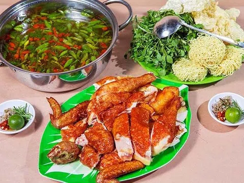 Món ngon mỗi ngày: Thơm nồng cay ngon với lẩu gà tiềm ớt hiểm