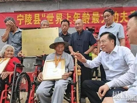 Cặp vợ chồng Trung Quốc hơn 100 tuổi tiết lộ mỗi ngày chỉ ăn 2 bữa