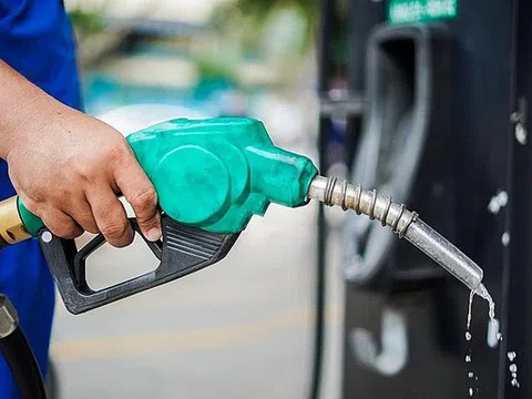 Giá xăng tăng mạnh, lên mức cao nhất trong hơn 2 năm qua
