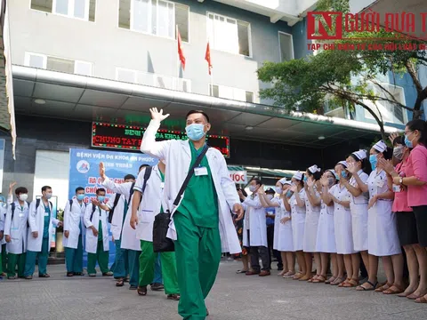 Đoàn y, bác sĩ Bình Thuận lên đường “chia lửa” cùng TP.HCM chống dịch