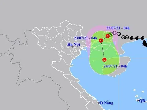 Áp thấp nhiệt đới tiến gần Quảng Ninh gây mưa lớn diện rộng tại các tỉnh miền Bắc