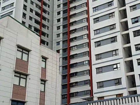 Hà Nội: Bé trai rơi từ tầng 6 chung cư xuống dưới tử vong