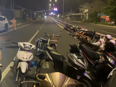 Công an vây bắt nhóm "quái xế" tụ tập đua xe, náo loạn đường phố Phan Thiết