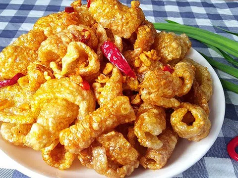 Bì heo chiên giòn tẩm mắm ớt, món ăn vặt xuẩt sắc cho hội chị em phụ nữ