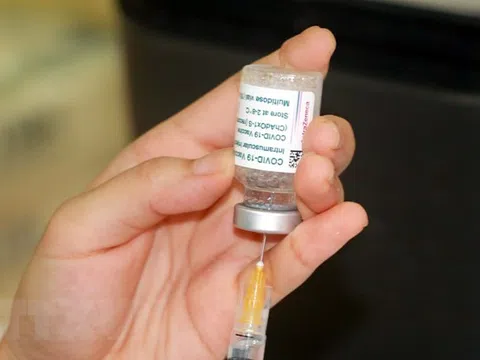 Anh và Séc viện trợ 665 nghìn liều vaccine phòng COVID-19 cho Việt Nam