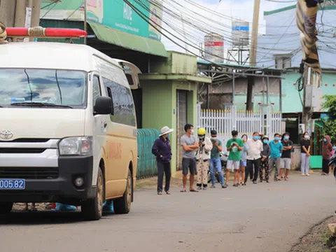 Lãnh đạo phường và Giám đốc trung tâm y tế bị đình chỉ công tác vì lơ là chống dịch