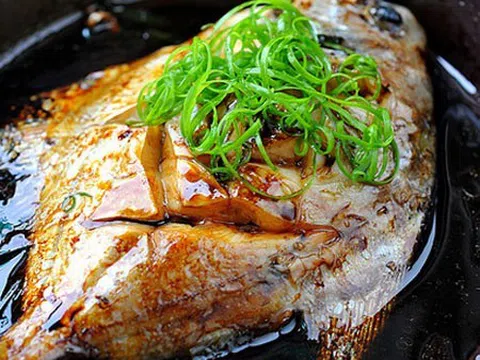 Món ngon cuối tuần: Cách làm cá chim sốt dầu hào đơn giản mà cực ngon