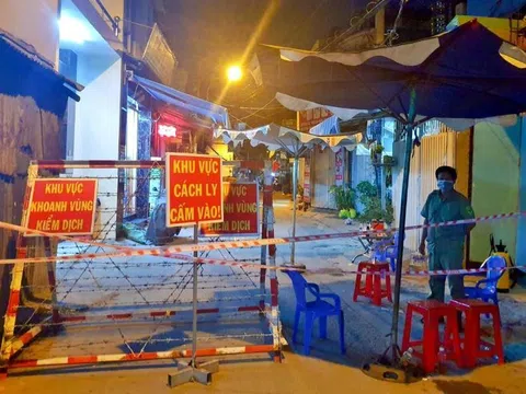 TP.HCM: Đình chỉ, chuyển công tác 2 Chủ tịch phường lơ là chống dịch