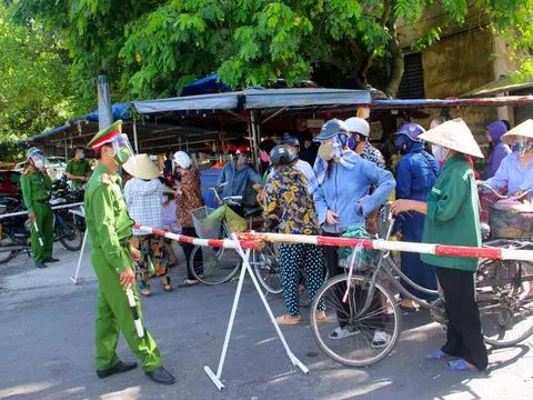 Tiểu thương bán cá nhiễm Covid-19, Nghệ An phong tỏa chợ Quang Trung