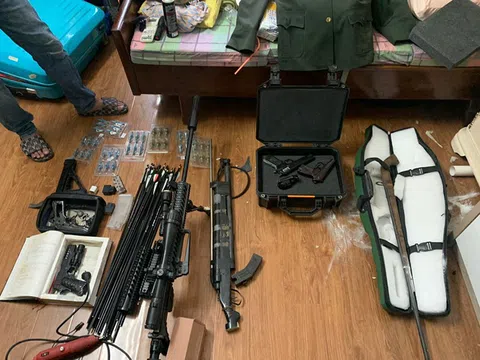 Hà Nội: Khởi tố nhóm đối tượng tàng trữ ma túy và "kho" súng đạn trong nhà