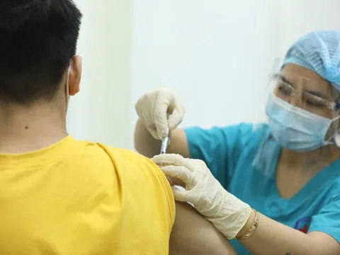 Bộ Y tế yêu cầu Hà Nội, TP.HCM hoàn thành tiêm vaccine phòng Covid-19 mũi 1 trước 15/9