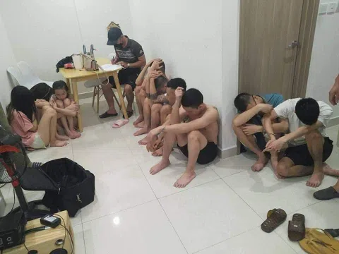 Hà Nội: Bắt quả tang nhóm thanh niên ‘mở tiệc’ ma túy trong căn hộ cao cấp