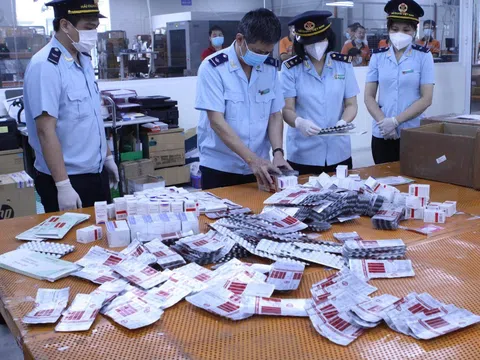 Phát hiện hơn 60.000 viên thuốc điều trị Covid-19 "nguỵ trang" là quà biếu gửi từ nước ngoài về Việt Nam
