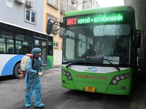 Hà Nội lên phương án đưa xe buýt hoạt động trở lại, hành khách phải có thẻ xanh/thẻ vàng