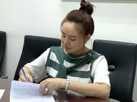 Ca sĩ Vy Oanh nộp đơn yêu cầu khởi tố bà Nguyễn Phương Hằng