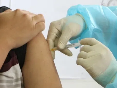 Bình Dương lên tiếng vụ "vượt rào" tiêm vaccine cho trẻ em là con của lực lượng tuyến đầu